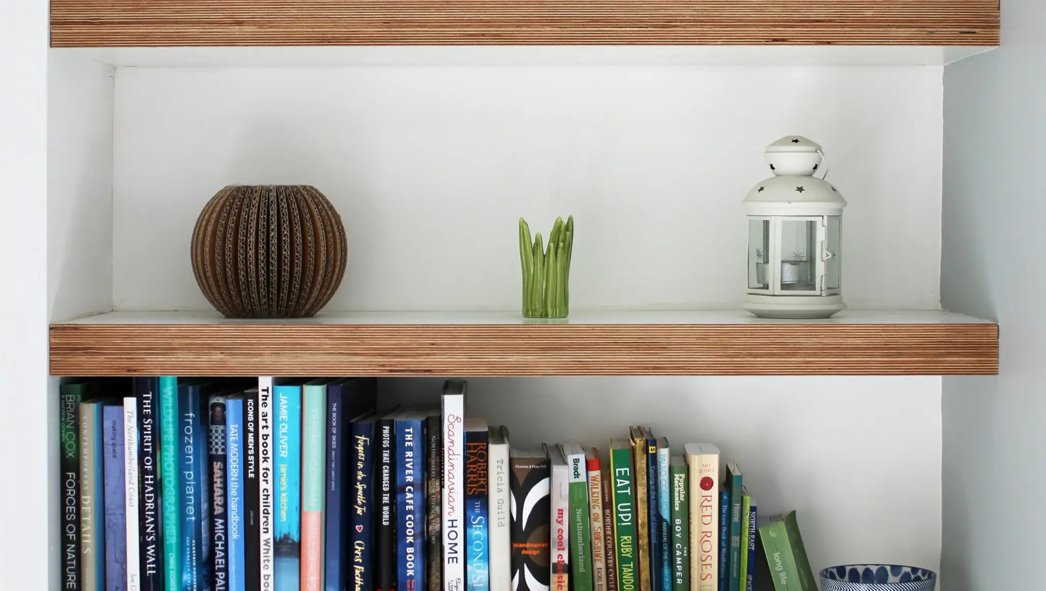 Shelf Décor Ideas to Suit 10 Types of Bookshelves